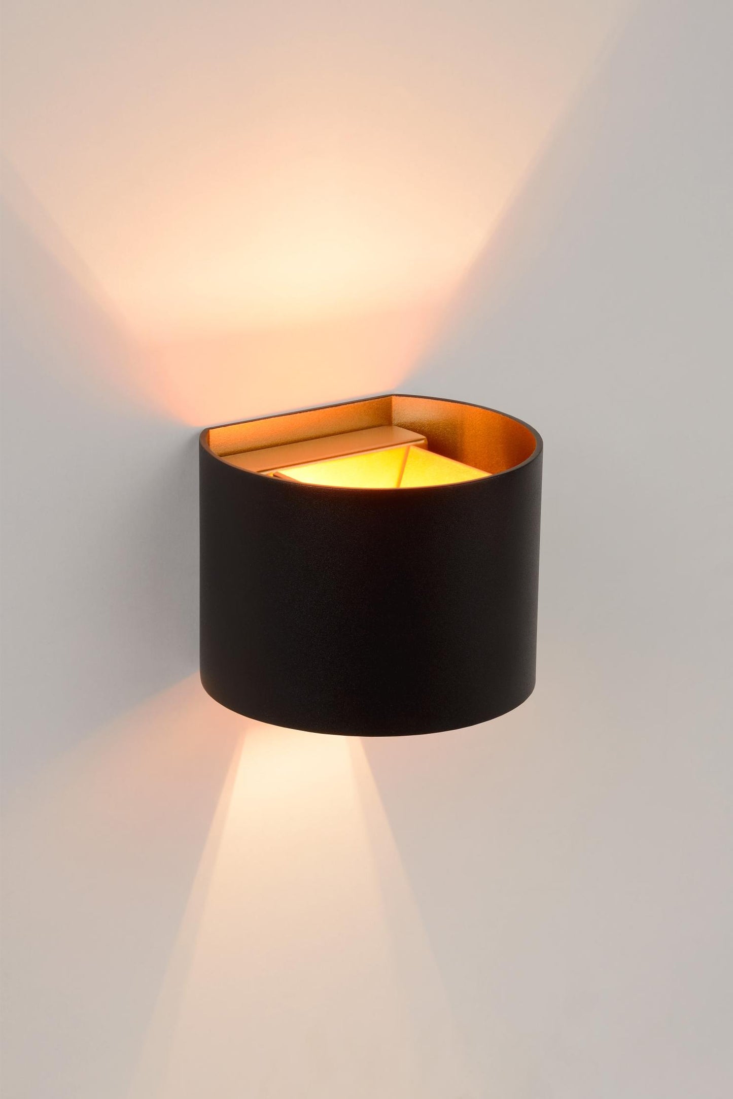 Wandlamp XIO zwart-goud rond incl. Led