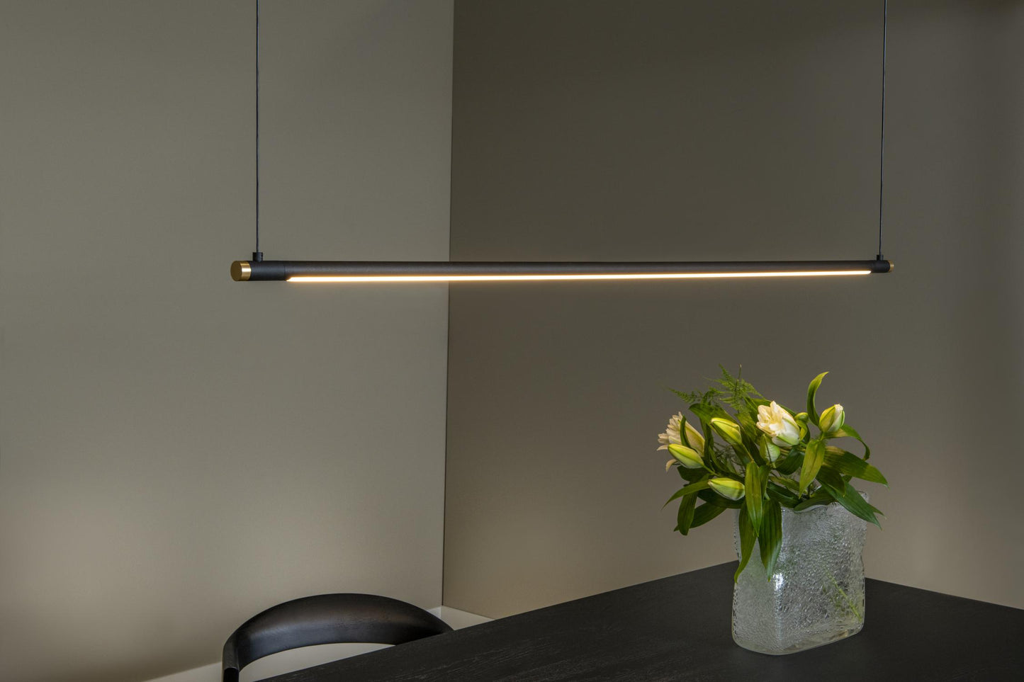 Strakke hanglamp Marnik 152cm zwart-goud