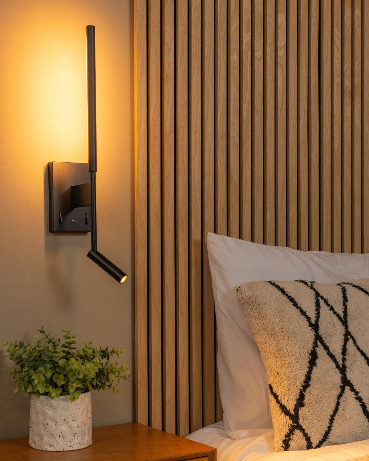 FINAN wandlamp zwart met leeslamp